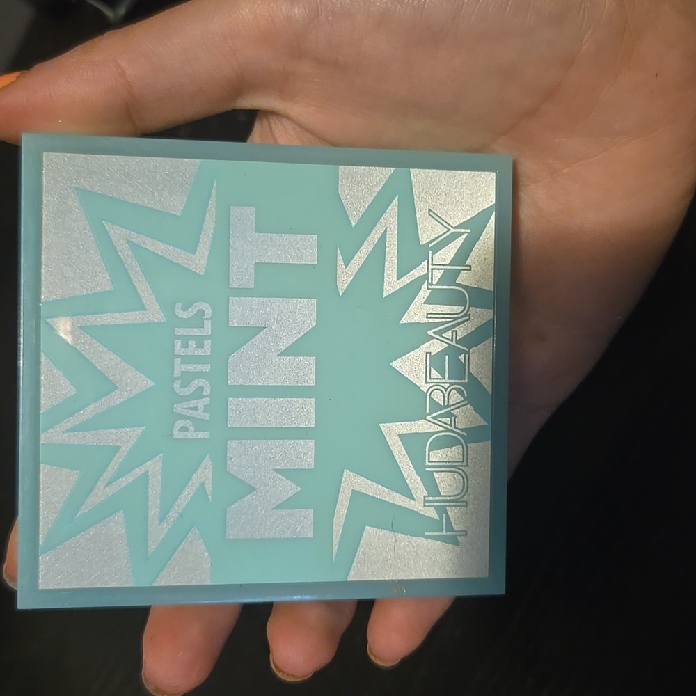 HUDA BEAUTY Pastels Mint Palette
